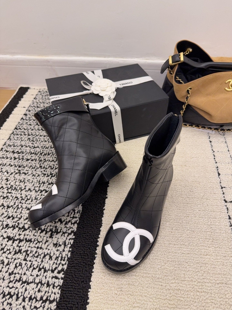 Ch**el boots